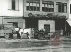 Lipiec 1944, Warszawa. 
Ewakuacja niemieckiej ludności cywilnej. 
Fot. NN, Studium Polski Podziemnej w Londynie