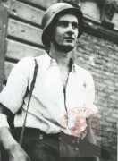 Sierpień-Październik 1944, Warszawa. 
Żołnierz podczas powstania warszawskiego. 
Fot. NN, Studium Polski Podziemnej w Londynie