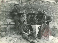 Sierpień-Październik 1944, Warszawa.
Żołnierze Narodowych Sił Zbrojnych biorący udział w powstaniu warszawskim. 
Fot. NN, Studium Polski Podziemnej w Londynie