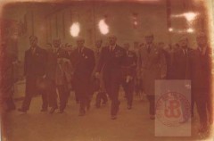 22.04.1956, Londyn, Wielka Brytania.
Manifestacja Polonii brytyjskiej przeciw pozostawaniu Polski w radzieckiej strefie wpływów. Na przedzie czwarty od prawej członek Rady Trzech generał Władysław Anders, piąty od prawej Edward Raczyński. 
Fot. NN, Studium Polski Podziemnej w Londynie