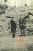 Sierpień-Październik 1944, Warszawa. 
Żołnierze z 3 Batalionu Pancernego Armii Krajowej przy gruzach podczas powstania warszawskiego. 
Fot. NN, Studium Polski Podziemnej w Londynie