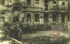 Sierpień-Październik 1944, Warszawa. 
Żołnierze 3 Batalionu Pancernego Armii Krajowej podczas powstania warszawskiego. 
Fot. NN, Studium Polski Podziemnej w Londynie