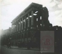 Wrzesień 1939, Warszawa. 
Ruiny zbombardowanego przez Niemców Pałacu Komisji Rządowej Przychodów i Skarbu - siedziby Ministerstwa Skarbu przy ulicy Rymarskiej 5.
Fot. NN, Studium Polski Podziemnej w Londynie