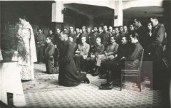 Sierpień-Październik 1944, Warszawa.
Msza święta podczas powstania warszawskiego. 
Fot. NN, Studium Polski Podziemnej w Londynie