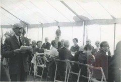 1964, Fawley, Wielka Brytania.
Zlot Armii Krajowej w Fawley Court. Przemawia współzałożyciel Studium Polski Podziemnej pułkownik Kazimierz Iranek-Osmecki. 
Fot. NN, Studium Polski Podziemnej w Londynie