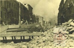 Sierpień-Październik 1944, Warszawa.
Gruzy na ulicach podczas powstania warszawskiego. 
Fot. NN, Studium Polski Podziemnej w Londynie