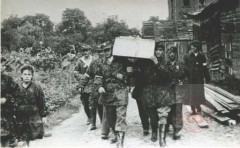 Sierpień-Październik 1944, Warszawa. 
Powstanie warszawskie. Pogrzeb poległego powstańca.
Fot. NN, Studium Polski Podziemnej w Londynie