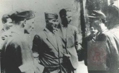 Sierpień-Październik 1944, Warszawa. 
Generał Antoni Chruściel ps. Monter wśród powstańców warszawskich. 
Fot. NN, Studium Polski Podziemnej w Londynie