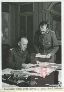 1940-1941, Wielka Brytania.
Naczelny Wódz Wojska Polskiego generał Władysław Sikorski i szef Sztabu Naczelnego Wodza pułkownik Tadeusz Klimecki. 
Fot. NN, Studium Polski Podziemnej w Londynie