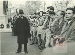 22.04.1956, Londyn, Wielka Brytania.
Manifestacja Polonii brytyjskiej przeciw pozostawaniu Polski w radzieckiej strefie wpływów. 
Fot. NN, Studium Polski Podziemnej w Londynie