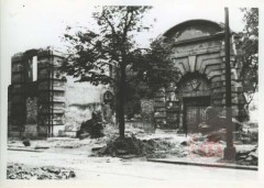 1945, Warszawa. 
Ruiny budynku byłego Ministerstwa Spraw Wojskowych przy ulicy 6 Sierpnia (obecnie Nowowiejska). 
Fot. NN, Studium Polski Podziemnej w Londynie