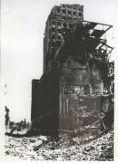 1945, Warszawa. 
Prudential (przed wojną siedziba angielskiego Towarzystwa Ubezpieczeń „Prudential”) po pożarze. Widok od strony ulicy Świętokrzyskiej.
Fot. NN, Studium Polski Podziemnej w Londynie
