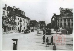 1945, Warszawa. 
Plac Trzech Krzyży. Po prawej ruiny kościoła pod wezwaniem św. Aleksandra. 
Fot. NN, Studium Polski Podziemnej w Londynie