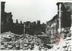 1945, Warszawa. 
Ulica Szeroki Dunaj na Starym Mieście. 
Fot. NN, Studium Polski Podziemnej w Londynie