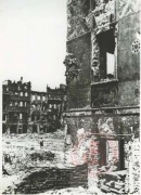 1945, Warszawa. 
Rynek Starego Miasta po powstaniu warszawskim. 
Fot. NN, Studium Polski Podziemnej w Londynie