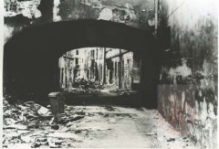 1945, Warszawa. 
Ulica Dziekania na Starym Mieście. 
Fot. NN, Studium Polski Podziemnej w Londynie