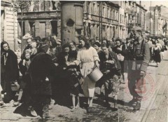 Październik 1944, Warszawa. 
Ewakuacja ludności cywilnej po powstaniu warszawskim. 
Fot. NN, Studium Polski Podziemnej w Londynie