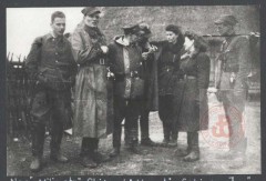 1944, okolice Wilna.
Żołnierze 3 Wileńskiej Brygady Armii Krajowej w towarzystwie kobiet.
Fot. NN, Studium Polski Podziemnej w Londynie