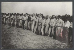 Maj 1944, okolice Murowanej Oszmianki
Litewscy jeńcy wzięci do niewoli po bitwie przez żołnierzy 3 Wileńskiej Brygady Armii Krajowej. 
Fot. NN, Studium Polski Podziemnej w Londynie