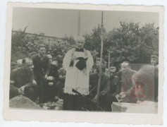 Sierpień-Październik 1944, Warszawa. 
Kapelan Zgrupowania 