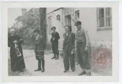 Sierpień-Październik 1944, Warszawa. 
Członkowie Armii Krajowej ze Zgrupowania 