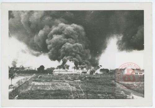 Sierpień-Październik 1944, Warszawa.
Pożar budynków przy Dworcu Gdańskim. 
Fot. NN, Studium Polski Podziemnej w Londynie