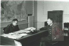 Październik 1941, Buzłuk, ZSRR.
Szef Sztabu Armii Polskiej w ZSRR pułkownik Leopold Okulicki (po lewej) i podpułkownik Klemens Rudnicki. 
Fot. NN, Studium Polski Podziemnej w Londynie