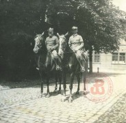 1928-1936, Grudziądz, Polska. 
Członkowie IV plutonu I szwadronu Szkoły Podchorążych Kawalerii na koniach. 
Fot. NN, Studium Polski Podziemnej w Londynie