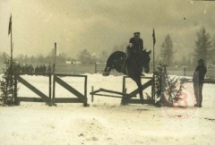 1928-1939, Grudziądz, Polska. 
Konkurs hippiczny. Zawodnik pokonuje przeszkodę. 
Fot. NN, Studium Polski Podziemnej w Londynie