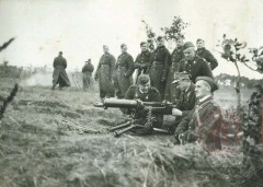 1928-1939, Grudziądz, Polska. 
Szkoła Podchorążych Kawalerii. Ćwiczenia. Podchorążowie przy ciężkim karabinie maszynowym. 
Fot. NN, Studium Polski Podziemnej w Londynie