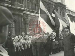 22.04.1956, Londyn, Anglia, Wielka Brytania.
Demonstracja polskiej emigracji przeciwko planowanej wizycie w Polsce I sekretarza Komitetu Centralnego Komunistycznej Partii Związku Radzieckiego (KPZR) Nikity Chruszczowa, a także premiera ZSRR Nikołaja Bułganina. W manifestacji wzięli udział przedstawiciele innych krajów Europy Środkowo-Wschodniej, znajdujących się w orbicie wpływów ZSRR.
Fot. NN, Studium Polski Podziemnej w Londynie