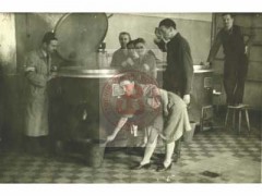 Sierpień lub wrzesień 1944, Warszawa, Polska.
Kuchnia powstańcza.
Fot. NN, Studium Polski Podziemnej w Londynie
