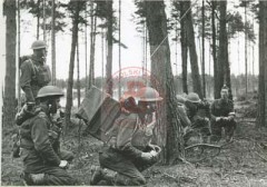 1942-1944, Wielka Brytania.
Żołnierze z Batalionu Łączności 1. Dywizji Pancernej gen. Stanisława Maczka (Polskie Siły Zbrojne na Zachodzie) podczas ćwiczeń w terenie.
Fot. NN, Studium Polski Podziemnej w Londynie