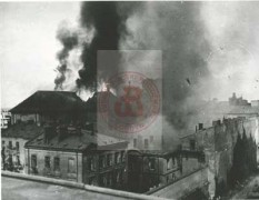 Sierpień-wrzesień 1944, Warszawa, Polska.
Powstanie warszawskie. Płonące kamienice.
Fot. NN, Studium Polski Podziemnej w Londynie