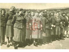 12.04.1945, Oberlangen, III Rzesza Niemiecka.
Oswobodzone z niemieckiego obozu jenieckiego uczestniczki powstania warszawskiego.
Fot. NN, Studium Polski Podziemnej w Londynie