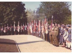 18.09.1976, Londyn, Anglia, Wielka Brytania. 
Polonia brytyjska i środowiska kombatanckie biorą udział w uroczystym odsłonięciu pierwszego w Europie Zachodniej pomnika ku czci pomordowanych w Katyniu oraz w innych miejscach sowieckich zbrodni na cmentarzu Gunnersbury. 
Fot. NN, Studium Polski Podziemnej w Londynie
