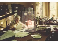 Lata 80, Londyn, Anglia, Wielka Brytania.
Pracownice archiwum Studium Polski Podziemnej.
Fot. NN, Studium Polski Podziemnej w Londynie