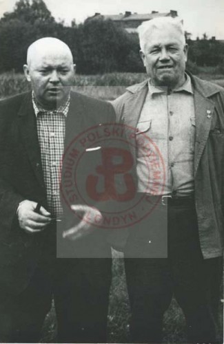 Spotkanie byłych żołnierzy Związku Walki Zbrojnej - Armii Krajowej Cz. Rudzińskiego (z lewej) i Antoniego Bielasa.
Fot. NN, Studium Polski Podziemnej w Londynie
