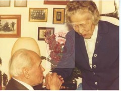 14.02.1982, Londyn, Anglia, Wielka Brytania.
Archiwista i długoletni kierownik Studium Polski Podziemnej Halina Czarnocka podczas urodzin gen. Tadeusza Pełczyńskiego zorganizowanych u rodziny Bobrowskich. 
Fot. NN, Studium Polski Podziemnej w Londynie
