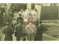 1947, Warszawa, Polska.
Uroczystość poświęcenia sztandaru  Związku byłych Więźniów Politycznych Hitlerowskich Więzień i Obozów Koncentracyjnych w kościele w dzielnicy Marymont. Nabożeństwo odprawiał były kapelan Obwodu II Żoliborz Okręgu Warszawskiego AK ks. Zygmunt Truszyński ps. 