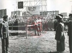 3.09.1979, Radom, woj. kieleckie, Polska.
Uroczyste położenie kamienia węgielnego pod pomnik ku czci harcerzy z Szarych Szeregów, zamordowanych w czasie II wojny światowej przez okupantów niemieckich. W uroczystości udział bierze młodzież harcerska ze Związku Harcerstwa Polskiego.
Fot. NN, Studium Polski Podziemnej w Londynie