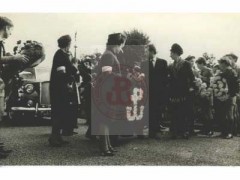 3.09.1966, Londyn, Anglia, Wielka Brytania.
Delegacja Koła byłych Żołnierzy Armii Krajowej - Oddział w Manchesterze bierze udział w pogrzebie byłego Dowódcy Armii Krajowej gen. Tadeusza Bora-Komorowskiego na cmentarzu Gunnersbury. Na zdjęciu widoczny wieniec kwiatowy ze znakiem Polski Walczącej.
Fot. NN, Studium Polski Podziemnej w Londynie