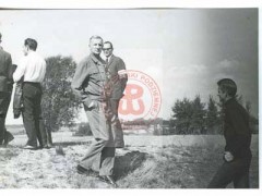 1970, Budy Zosine, Puszcza Kampinoska, Polska.
Członkowie środowisk kombatanckich podczas obchodów 26. rocznicy bitwy pod Jaktorowem.
Fot. NN, Studium Polski Podziemnej w Londynie
