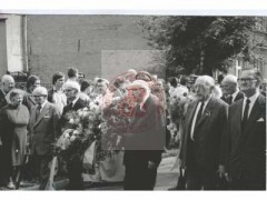 1.09.1976, Września, woj. poznańskie, Polska.  
Pogrzeb gen. Wojska Polskiego Romana Abrahama, dowódcy Wielkopolskiej Brygady Kawalerii we wrześniu 1939 r. W kondukcie pogrzebowym uczestniczą członkowie środowisk kombatanckich.
Fot. NN, Studium Polski Podziemnej w Londynie