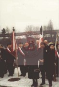 16.01.1985, Londyn, Anglia, Wielka Brytania.
Pogrzeb gen. Tadeusza Pełczyńskiego, żołnierza Armii Krajowej, przewodniczącego Zarządu Studium Polski Podziemnej w Londynie W uroczystości na cmentarzu Gunnersbury biorą udział współpracownicy z SPP oraz członkowie Koła byłych żołnierzy Armii Krajowej. 2. z prawej stoi prawdopodobnie córka generała, Maria Bobrowska.
Fot. NN, Studium Polski Podziemnej w Londynie