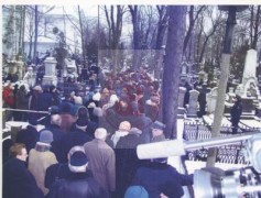 26.01.2005, Warszawa, Polska.
Tłumy warszawiaków uczestniczą w pogrzebie Jana Nowaka Jeziorańskiego, żołnierza Armii Krajowej, dyrektora rozgłośni Radia Wolna Europa na Cmentarzu na Starych Powązkach.
Fot. NN, Studium Polski Podziemnej w Londynie