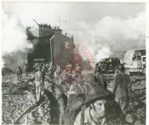 9-16.09.1943, okolice Salerno, Włochy.
Kampania włoska. Alianci lądują na plaży w okolicy miasta Salerno na Półwyspie Apenińskim.
Fot. NN, Studium Polski Podziemnej w Londynie