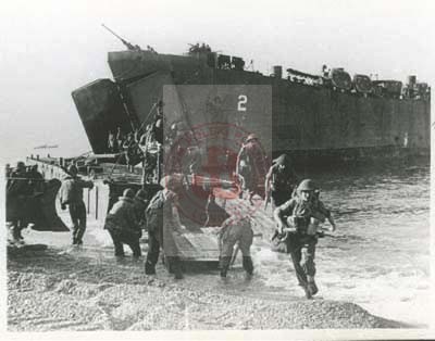 9-16.09.1943, okolice Salerno, Włochy.
Kampania włoska. Alianci lądują na plaży w okolicy miasta Salerno na Półwyspie Apenińskim.
Fot. NN, Studium Polski Podziemnej w Londynie