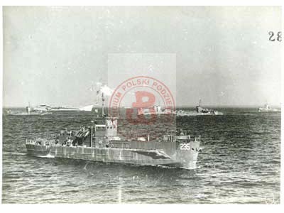 9-16.09.1943, okolice Salerno, Włochy.
Okręty wojenne brytyjskiej marynarki wojennej podczas inwazji na Półwysep Apeniński.
Fot. NN, Studium Polski Podziemnej w Londynie