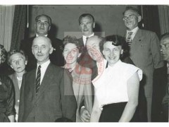 15.09.1964, Fawley Court, Anglia, Wielka Brytania.
Zjazd byłych żołnierzy Armii Krajowej w siedzibie Szkoły Zgromadzenia Ojców Marianów. 1. z lewej stoi były Komendant AK i członek Rady Trzech gen. Tadeusz Bór-Komorowski.
Fot. NN, Studium Polski Podziemnej w Londynie 
